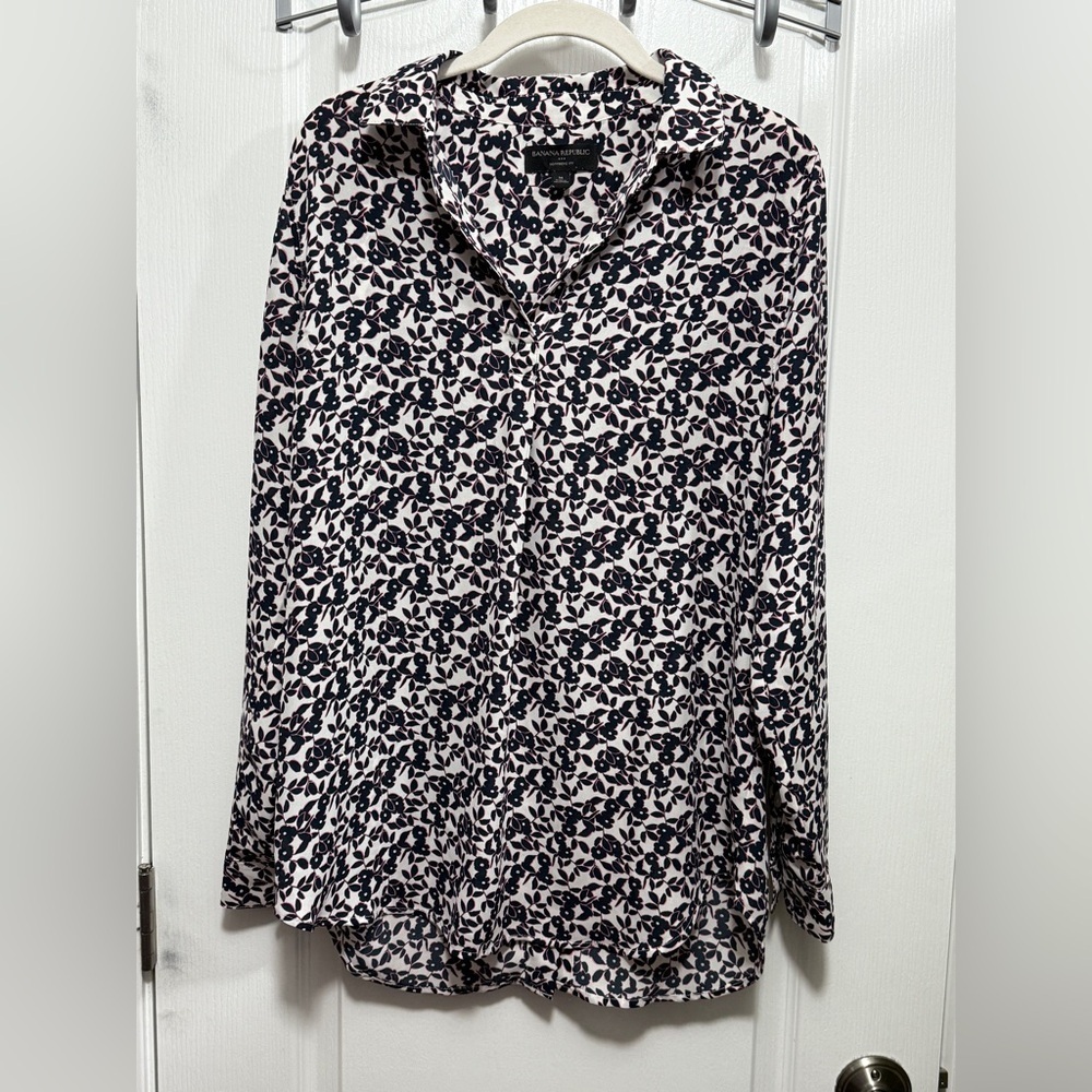 Banana Republic blouse boyfriend Fit‎ navy pink Floral Button Down Top women’s M